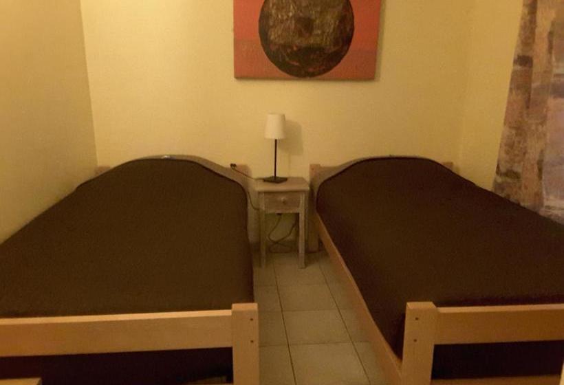 مبيت وإفطار Domaine De La Tour