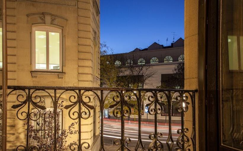 هتل Abracadabra Suites