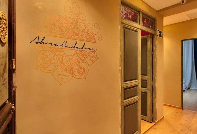 هتل Abracadabra Suites