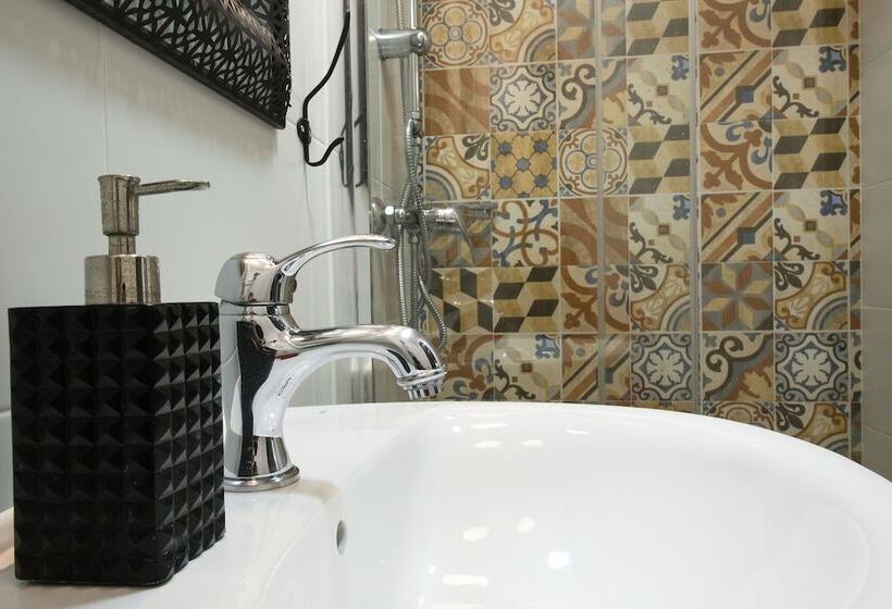 هتل Abracadabra Suites