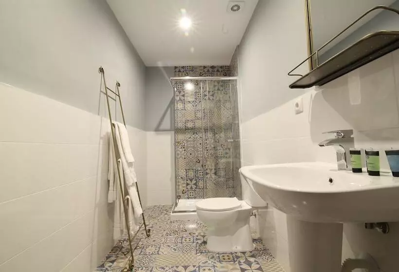 هتل Abracadabra Suites