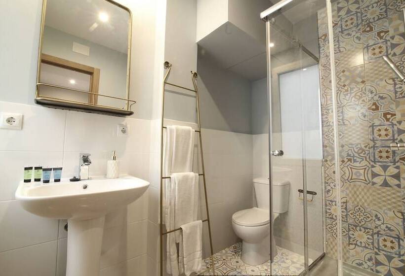 هتل Abracadabra Suites