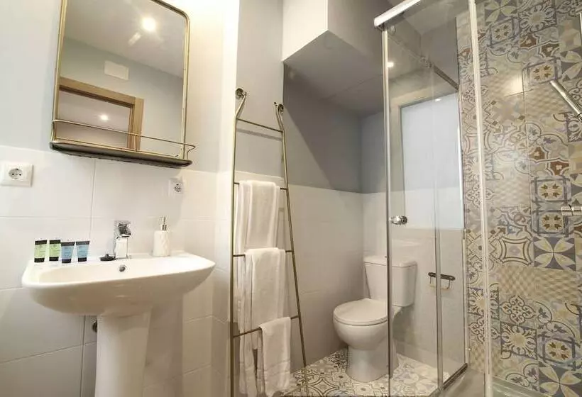 هتل Abracadabra Suites