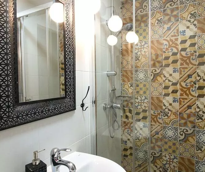هتل Abracadabra Suites