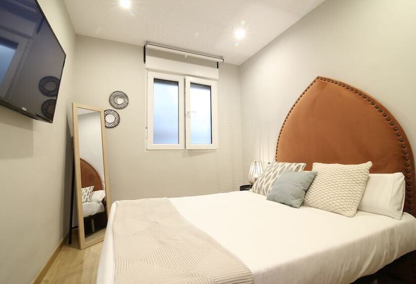 هتل Abracadabra Suites