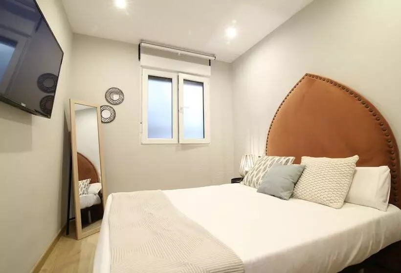 هتل Abracadabra Suites