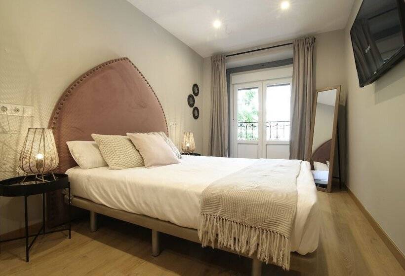 هتل Abracadabra Suites