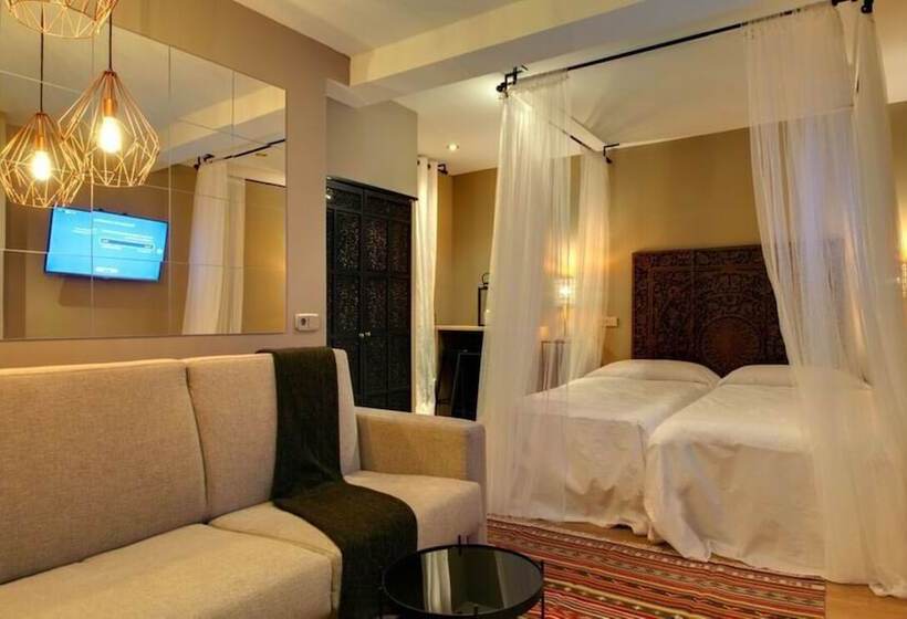 هتل Abracadabra Suites