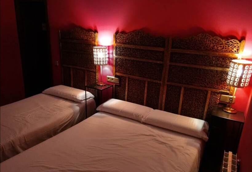 هتل Abracadabra Suites