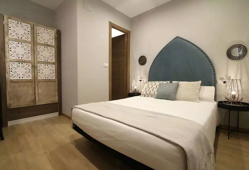 هتل Abracadabra Suites