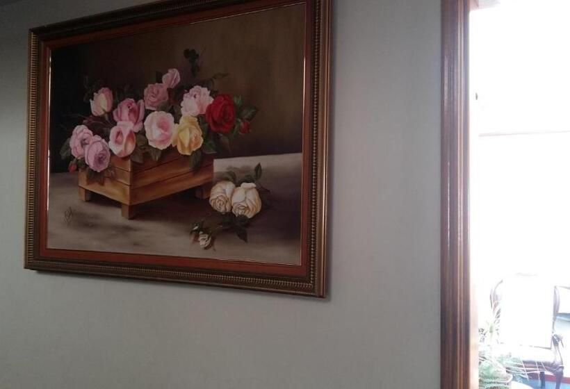 هتل Catalina Real