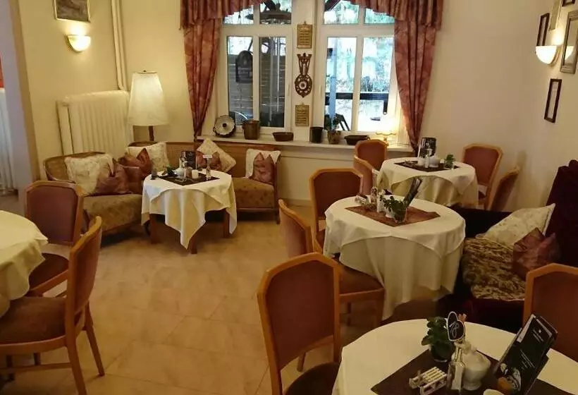 Hotelli Pension Waldschlösschen
