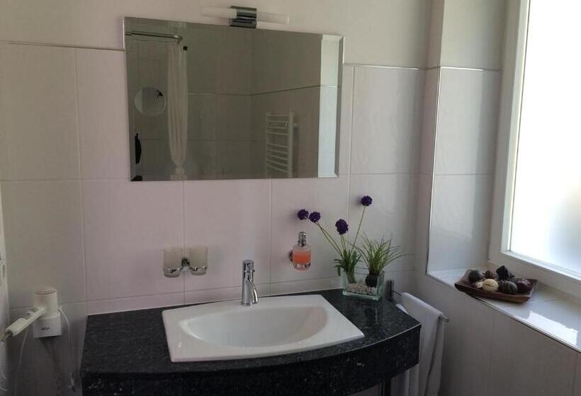 Отель Traumparadies