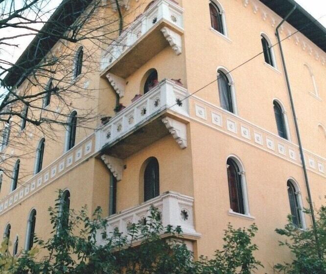 تختخواب و صبحانه Alla Residenza Domus Minervae