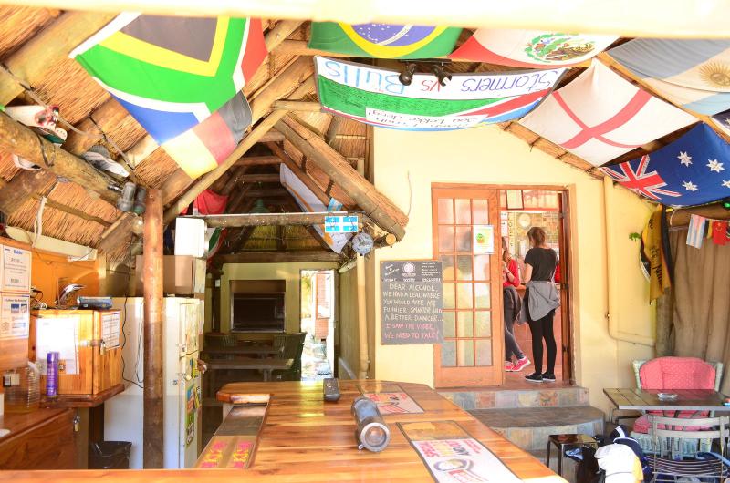 בית מלון כפרי A Sunflower Stop Backpackers