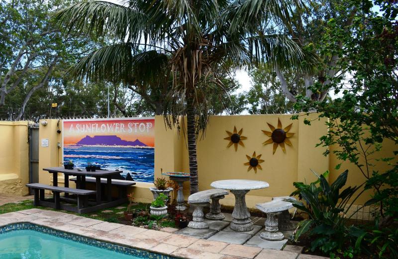 בית מלון כפרי A Sunflower Stop Backpackers