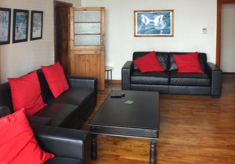 בית מלון כפרי A Sunflower Stop Backpackers