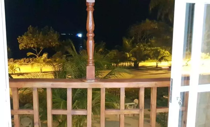 هتل Arora Inn