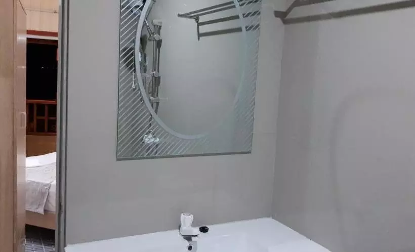 هتل Arora Inn