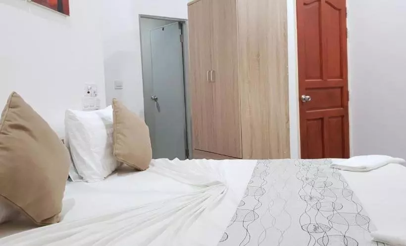 هتل Arora Inn