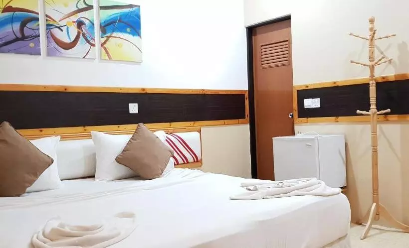 هتل Arora Inn