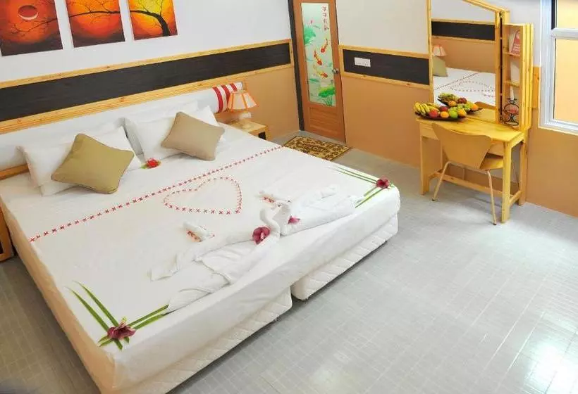 هتل Arora Inn