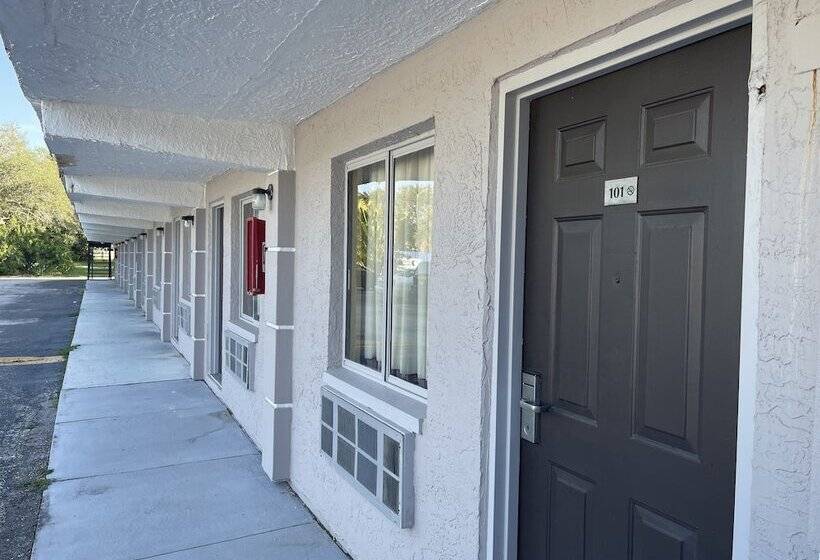 فندق Clearwater Inn