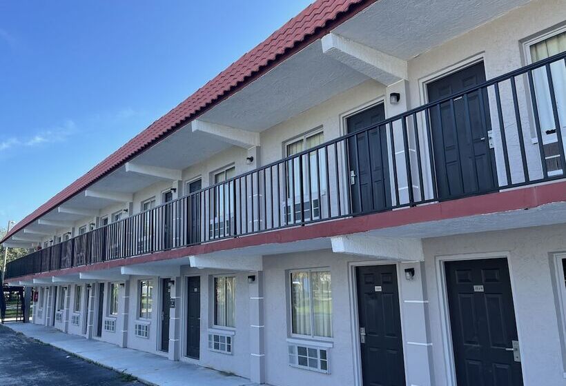 فندق Clearwater Inn