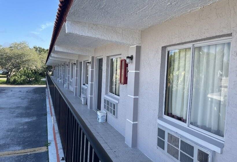 فندق Clearwater Inn