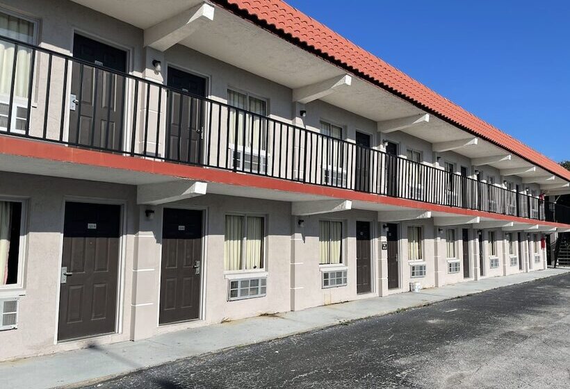 فندق Clearwater Inn