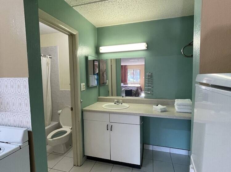 فندق Clearwater Inn