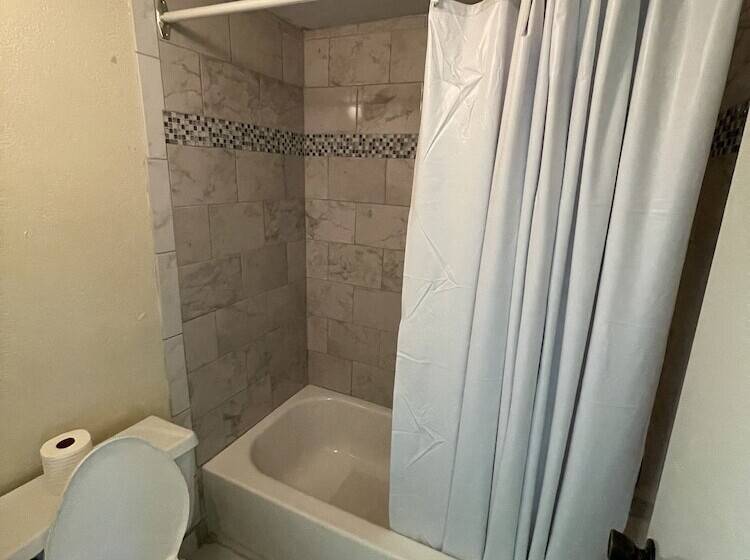 فندق Clearwater Inn