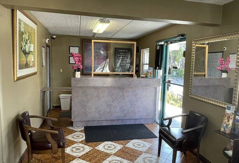 فندق Clearwater Inn