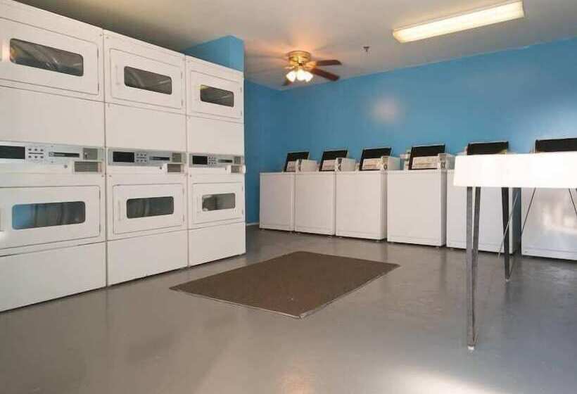 Отель Cumberland Kings Bay Lodge