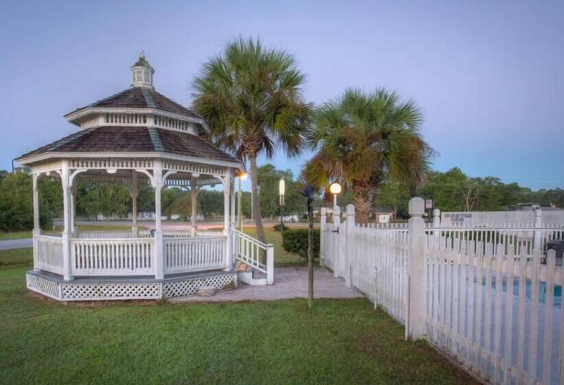 Отель Cumberland Kings Bay Lodge