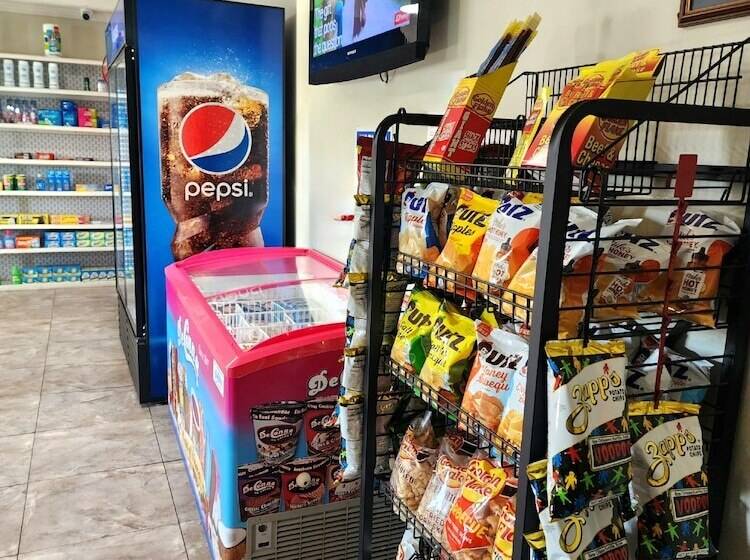 Отель Cumberland Kings Bay Lodge