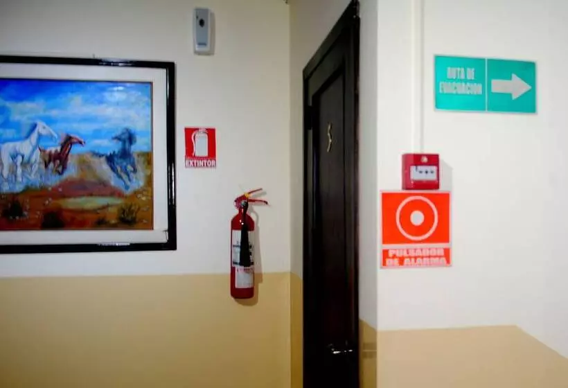 ホテル Hostal Antares