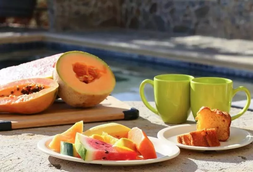 ホテル Mariamar Suites