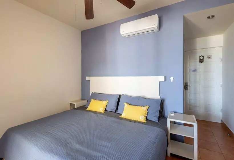 ホテル Mariamar Suites