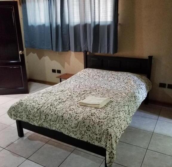 Hostel Monte Campana Escazu