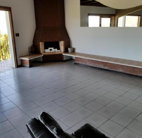 Hostel Monte Campana Escazu