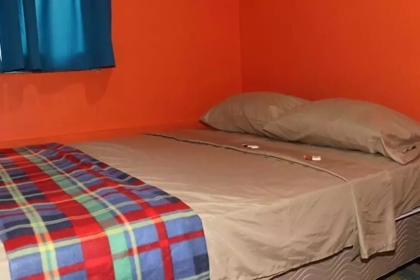 Coral Reef Surf Hostel And Camp