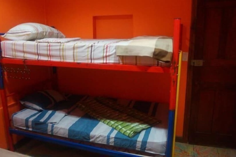 Coral Reef Surf Hostel And Camp