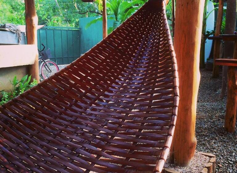 Coral Reef Surf Hostel And Camp