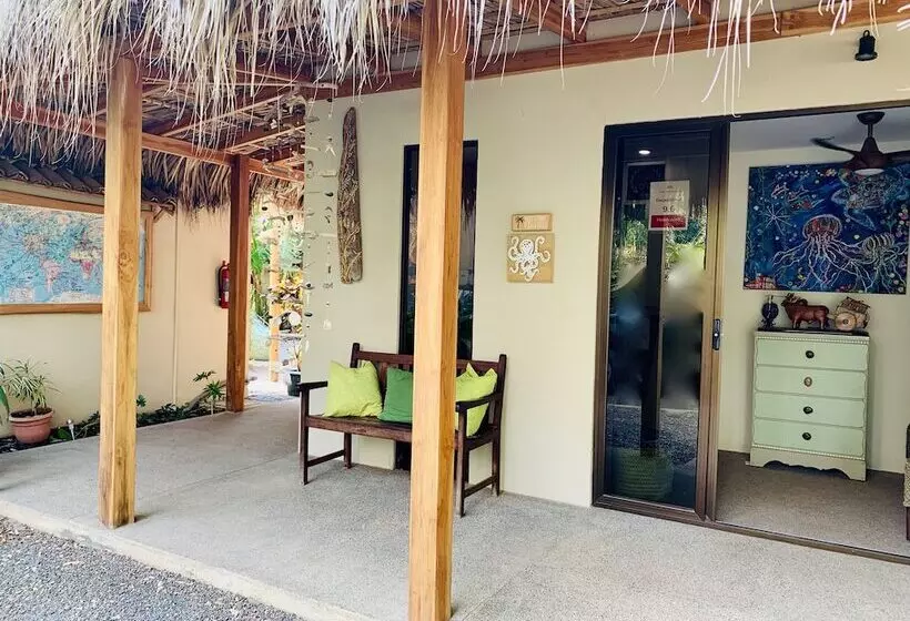 ホテル Ten North Tamarindo Beach