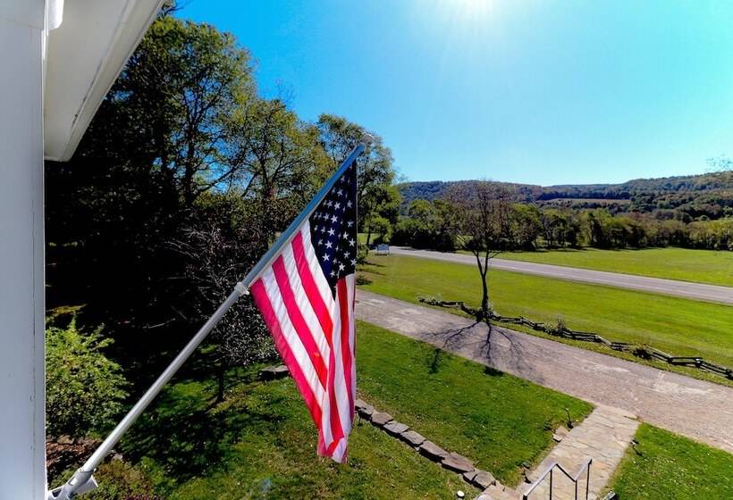 בית מלון כפרי The Hann Homestead Inn