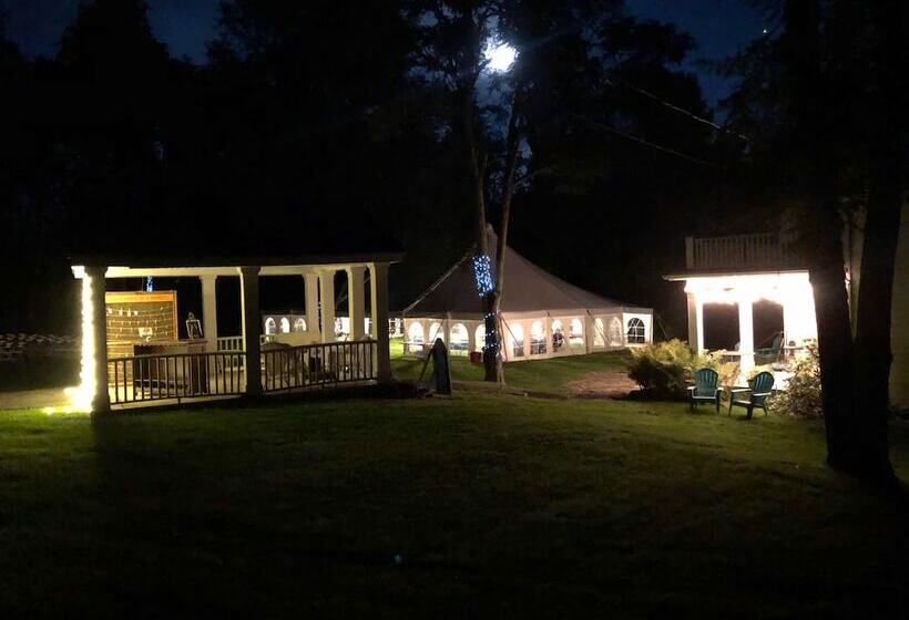 בית מלון כפרי The Hann Homestead Inn