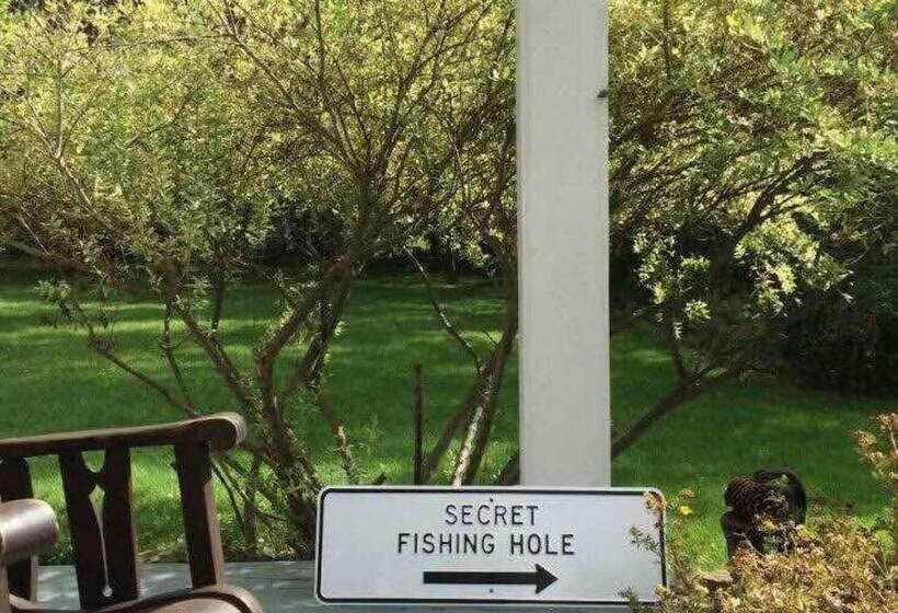 בית מלון כפרי The Hann Homestead Inn