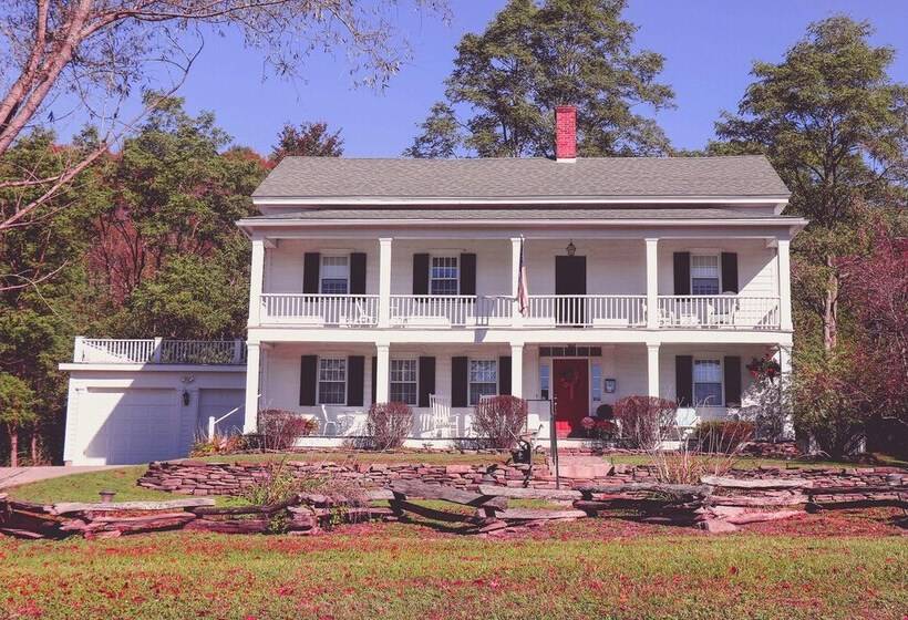 בית מלון כפרי The Hann Homestead Inn