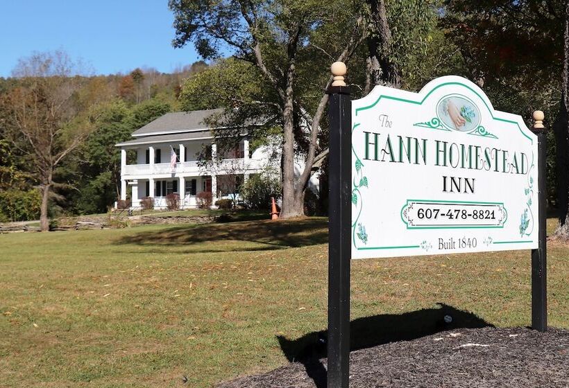בית מלון כפרי The Hann Homestead Inn